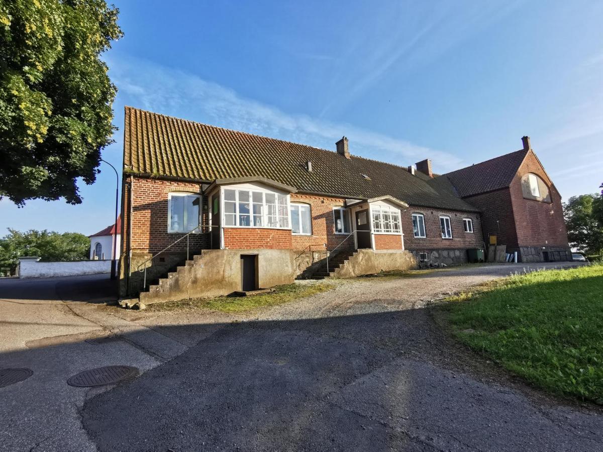 Gamla Skolan Rum & Oevernattning I Spjutstorp Apartamento Exterior foto
