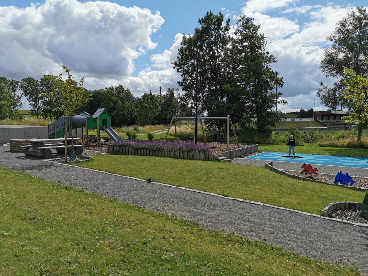 Gamla Skolan Rum & Oevernattning I Spjutstorp Apartamento Exterior foto